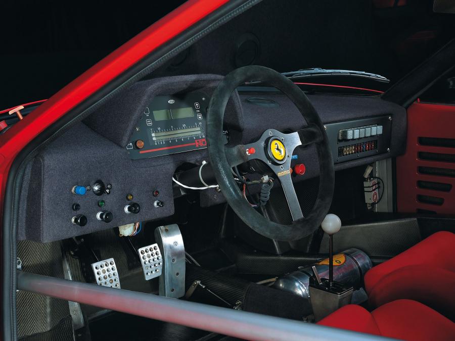 Интерьер Ferrari F40 LM by Michelotto 1988 года  (фото 18 из 51)